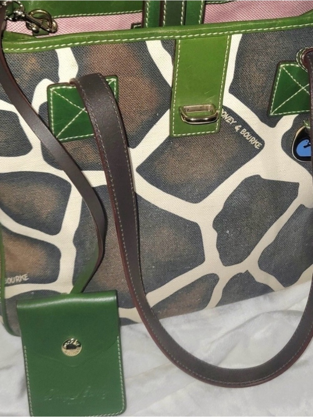 🦆DOONEY & BOURKE (2PC) GIRRAFE PRINT TOTE W/ GREEN LEATHER ACCENTS